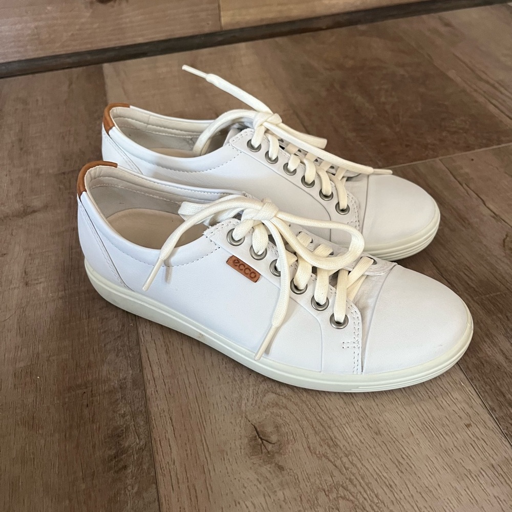 ECCO white tennis shoes